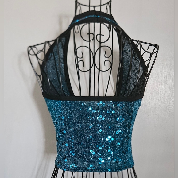 Sexy Blue Sequin Crop Top - Picture 2 of 4